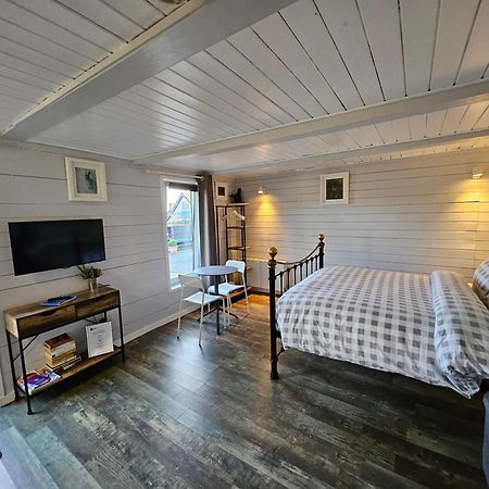 Loughview Chalet Whitehouse  Eksteriør billede
