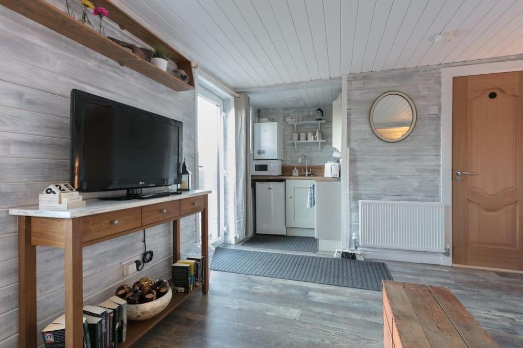Loughview Chalet Whitehouse  Eksteriør billede