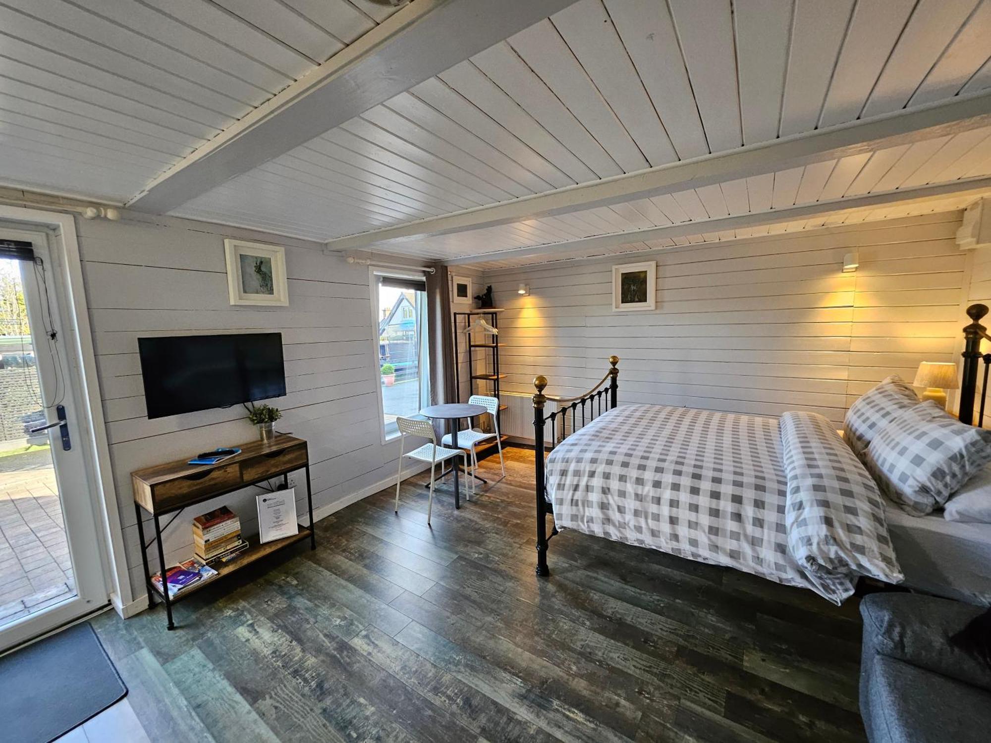 Loughview Chalet Whitehouse  Eksteriør billede