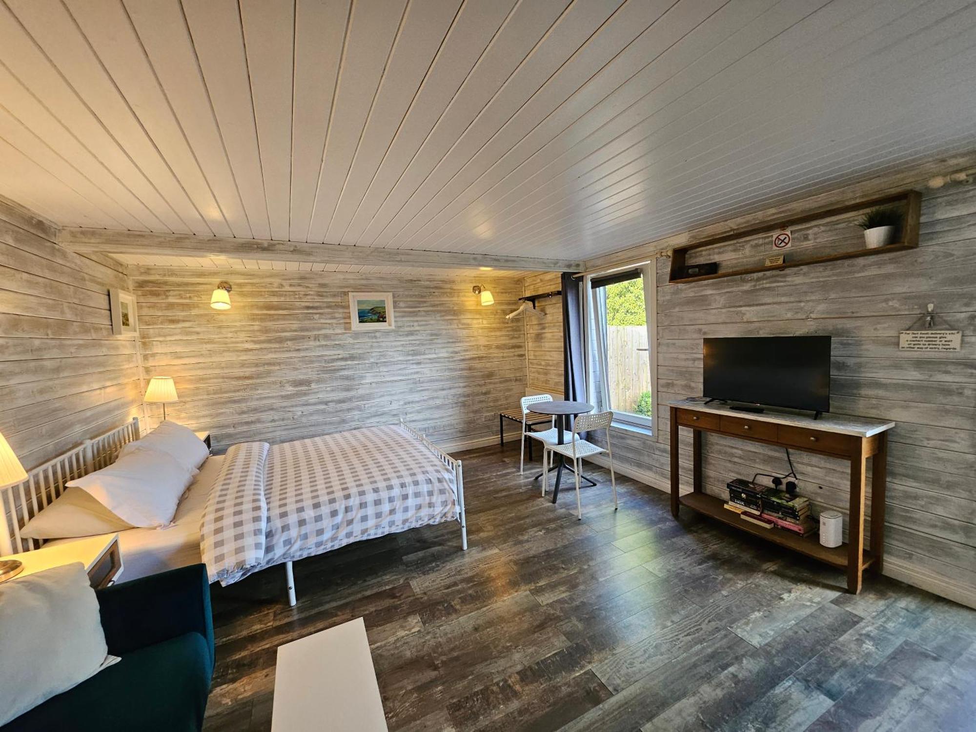 Loughview Chalet Whitehouse  Eksteriør billede